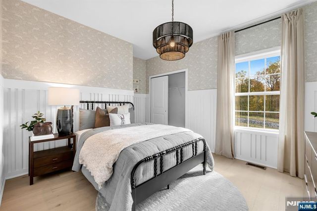 14 Belmont Place, Oakland, NJ 07436