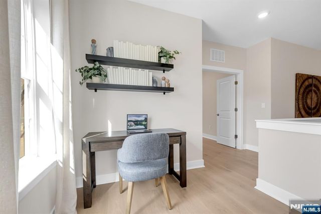 14 Belmont Place, Oakland, NJ 07436