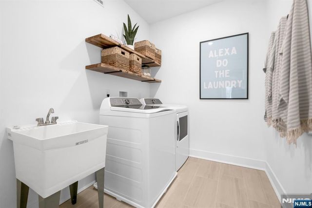 14 Belmont Place, Oakland, NJ 07436