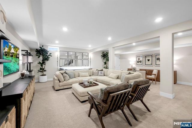 14 Belmont Place, Oakland, NJ 07436