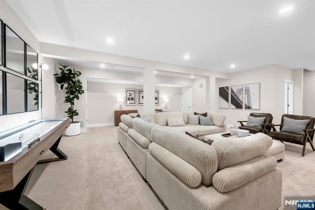 14 Belmont Place, Oakland, NJ 07436