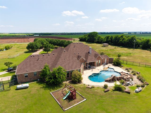 2300 Berend Road, Pilot Point, TX 76258