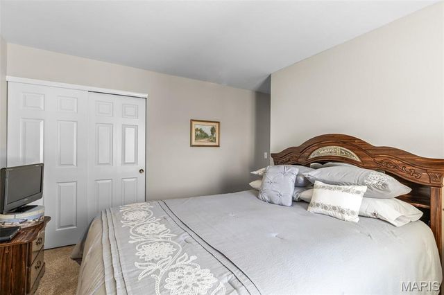 951 Riverwood Place Drive, Florissant, MO 63031