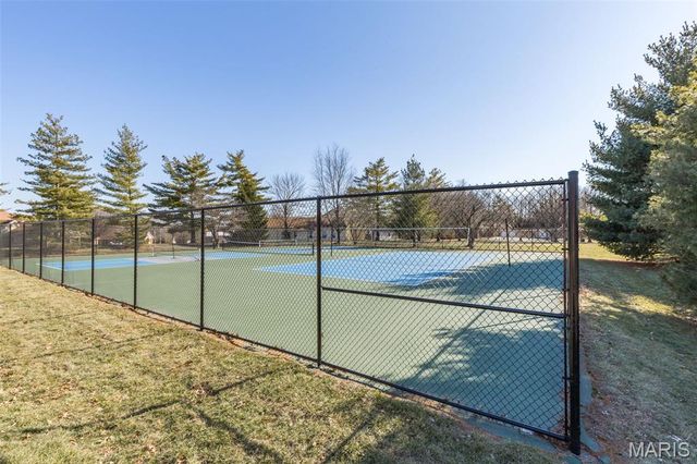 951 Riverwood Place Drive, Florissant, MO 63031