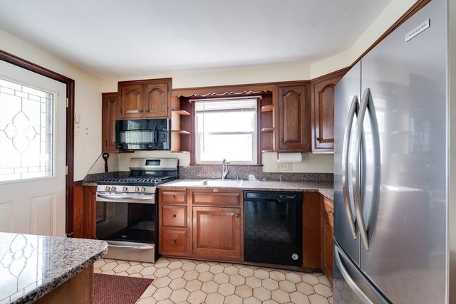 57 Bither St, Springfield, MA 01118