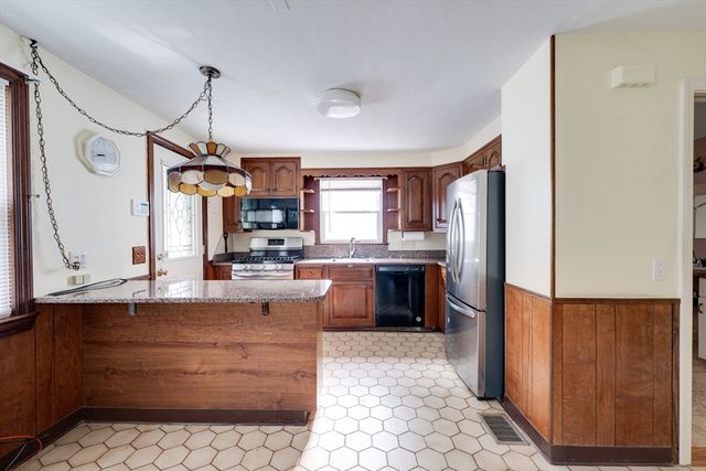57 Bither St, Springfield, MA 01118