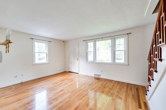 57 Bither St, Springfield, MA 01118