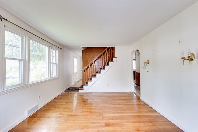 57 Bither St, Springfield, MA 01118
