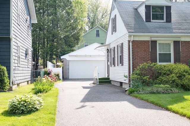 57 Bither St, Springfield, MA 01118