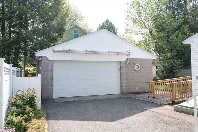 57 Bither St, Springfield, MA 01118