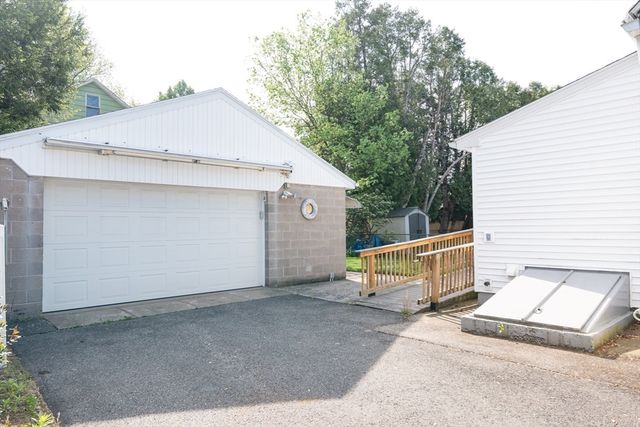 57 Bither St, Springfield, MA 01118