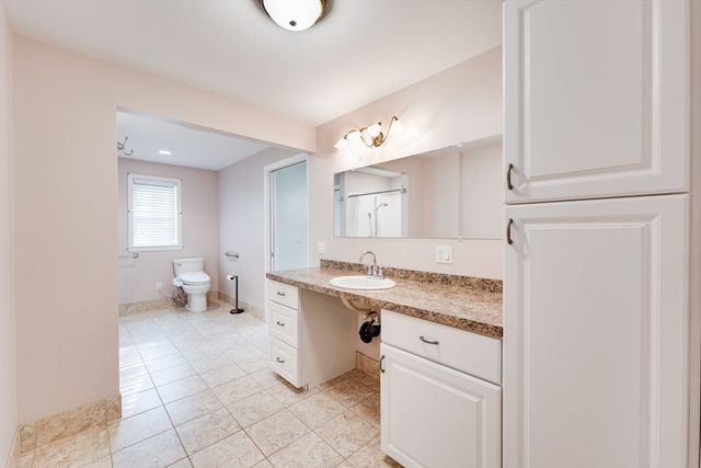 57 Bither St, Springfield, MA 01118