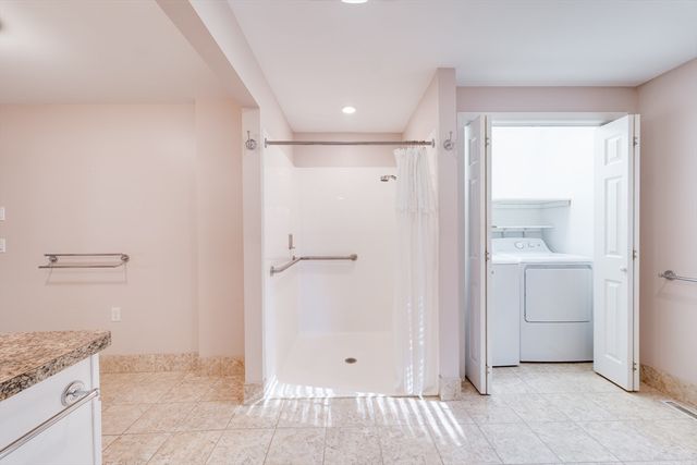57 Bither St, Springfield, MA 01118