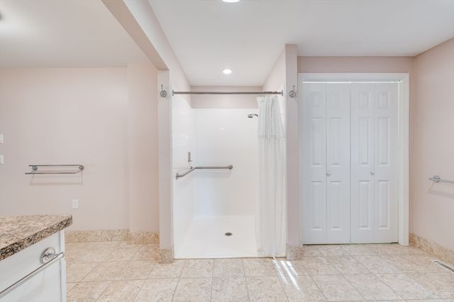 57 Bither St, Springfield, MA 01118