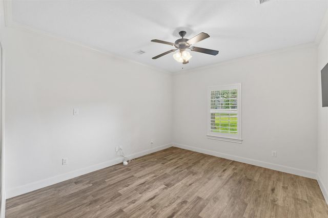 404 Saint Andrews Drive, New Ulm, TX 78950
