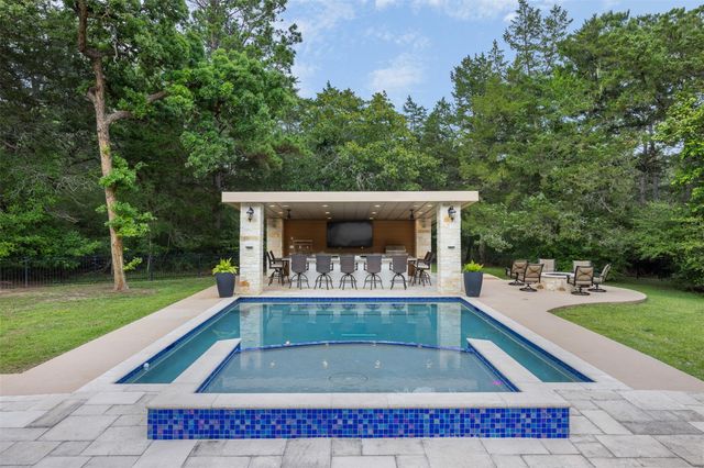 404 Saint Andrews Drive, New Ulm, TX 78950