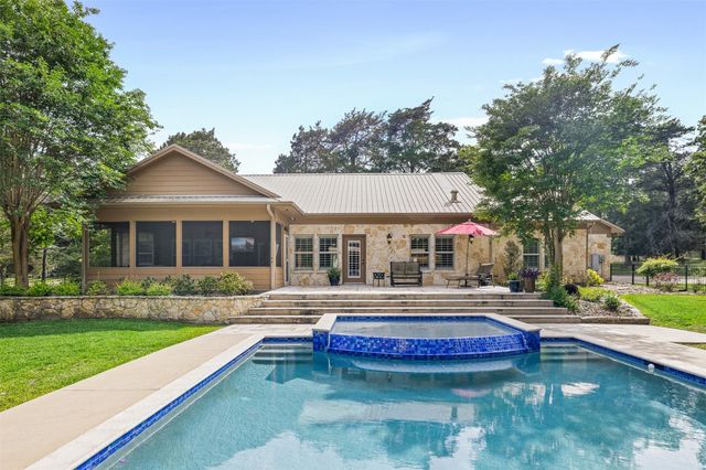404 Saint Andrews Drive, New Ulm, TX 78950
