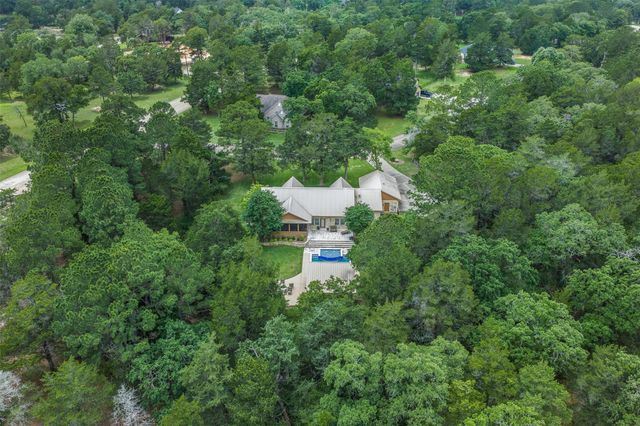 404 Saint Andrews Drive, New Ulm, TX 78950