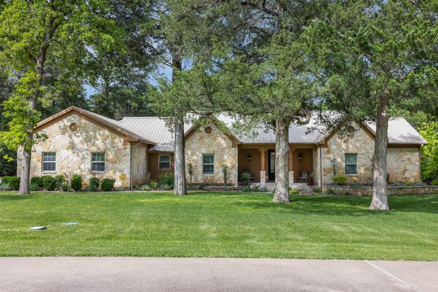 404 Saint Andrews Drive, New Ulm, TX 78950