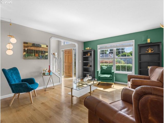 684 Ne GOLDIE Dr, Hillsboro, OR 97124