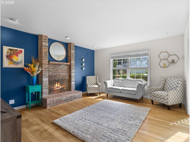 684 Ne GOLDIE Dr, Hillsboro, OR 97124