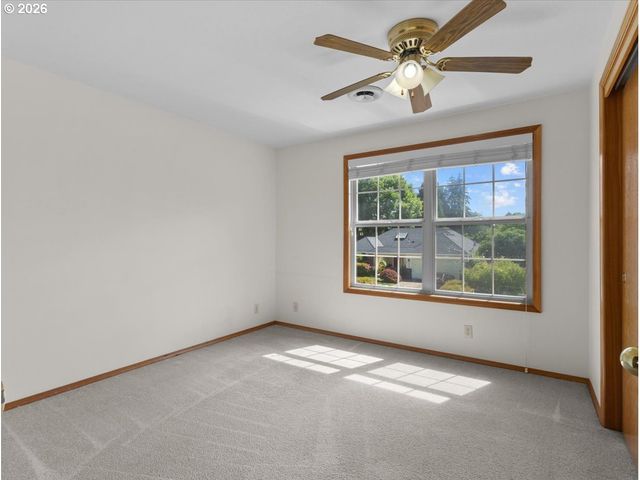 684 Ne GOLDIE Dr, Hillsboro, OR 97124