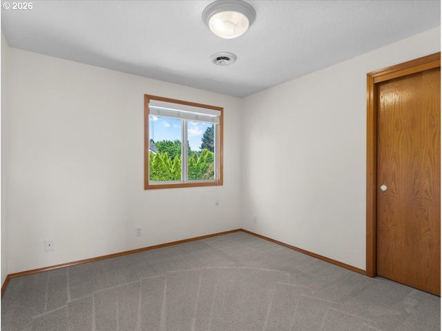 684 Ne GOLDIE Dr, Hillsboro, OR 97124