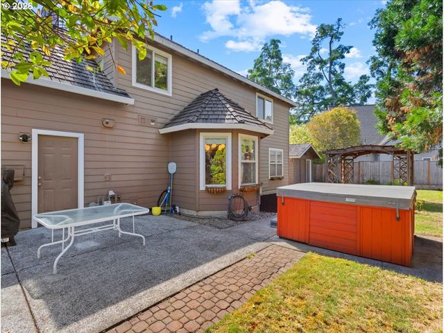 684 Ne GOLDIE Dr, Hillsboro, OR 97124