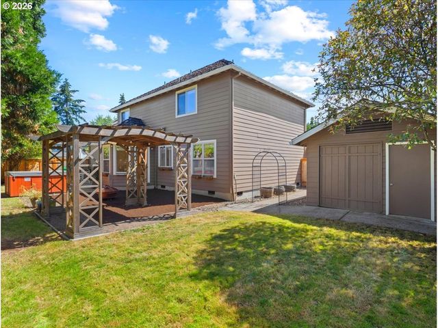 684 Ne GOLDIE Dr, Hillsboro, OR 97124