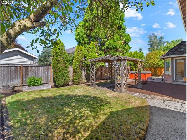 684 Ne GOLDIE Dr, Hillsboro, OR 97124
