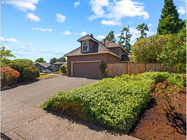 684 Ne GOLDIE Dr, Hillsboro, OR 97124