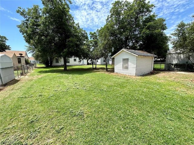 1017 E Cypress Street, Altus, OK 73521