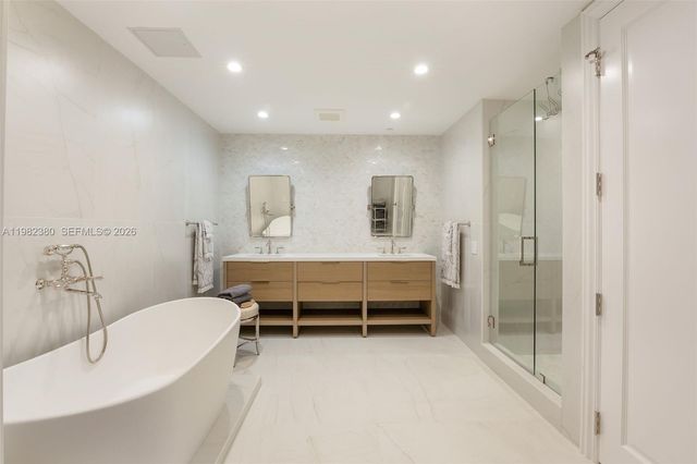 10295 Collins Avenue 2203, Bal Harbour, FL 33154
