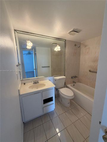 4713 NW 7th St 409-1, Miami, FL 33126