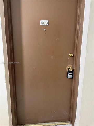 4713 NW 7th St 409-1, Miami, FL 33126