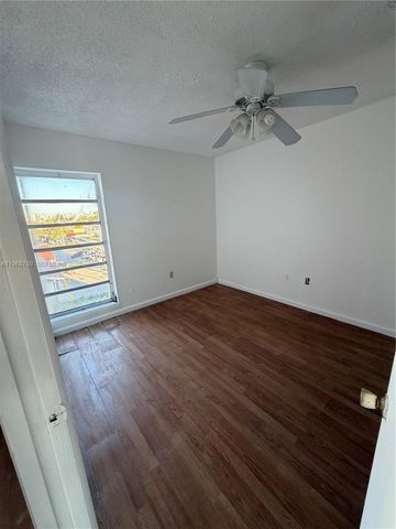 4713 NW 7th St 409-1, Miami, FL 33126