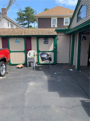 31 Ponagansett Avenue, Providence, RI 02909