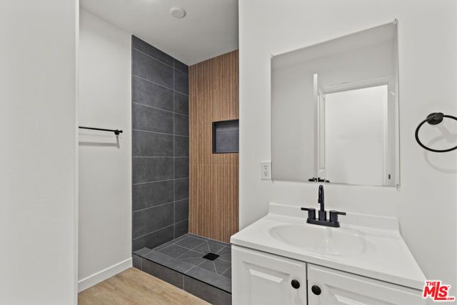 542 N Genesee Avenue, Los Angeles, CA 90036