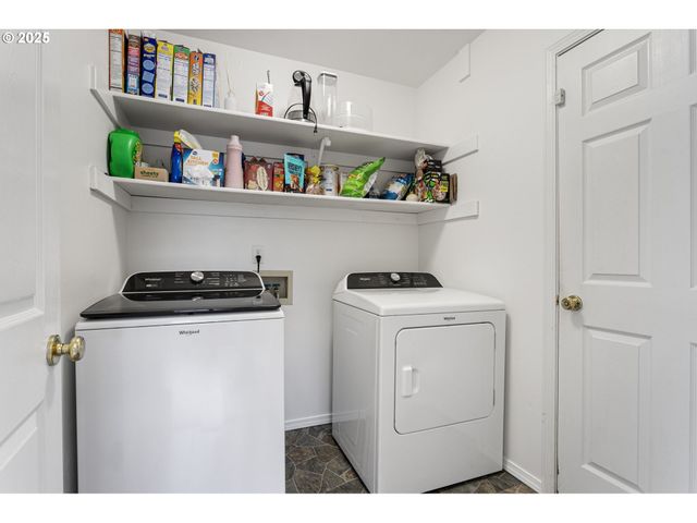 806 E EDGEWOOD Dr, Newberg, OR 97132