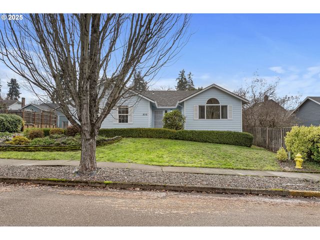806 E EDGEWOOD Dr, Newberg, OR 97132