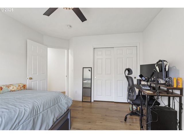 806 E EDGEWOOD Dr, Newberg, OR 97132