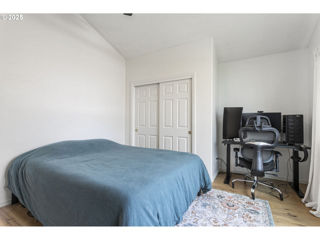 806 E EDGEWOOD Dr, Newberg, OR 97132