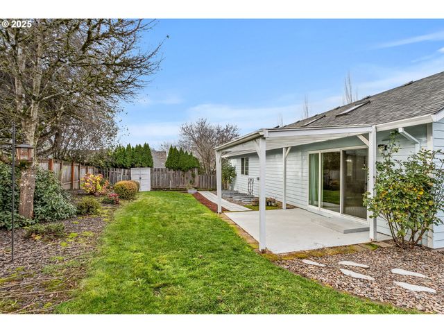 806 E EDGEWOOD Dr, Newberg, OR 97132