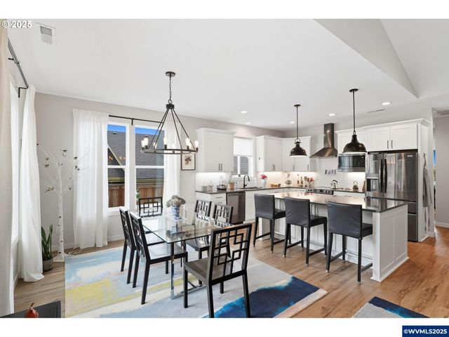 1408 Princeton Av, Silverton, OR 97381