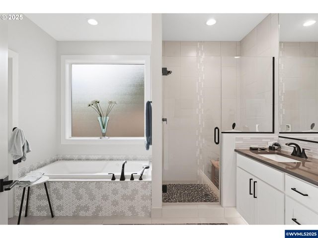 1408 Princeton Av, Silverton, OR 97381