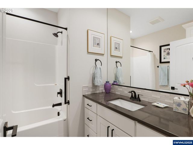 1408 Princeton Av, Silverton, OR 97381