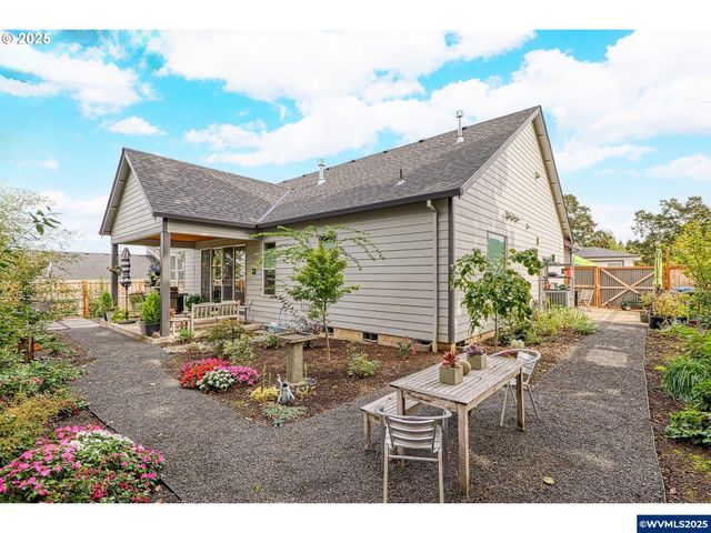 1408 Princeton Av, Silverton, OR 97381