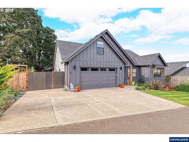 1408 Princeton Av, Silverton, OR 97381