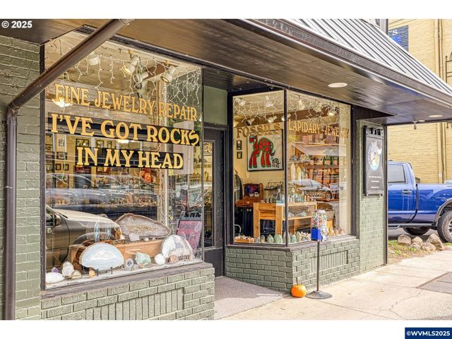 1408 Princeton Av, Silverton, OR 97381