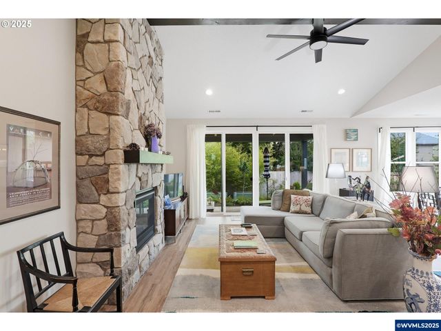 1408 Princeton Av, Silverton, OR 97381